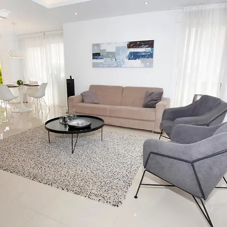 Anna 62 With Pool And Bbq Apartment